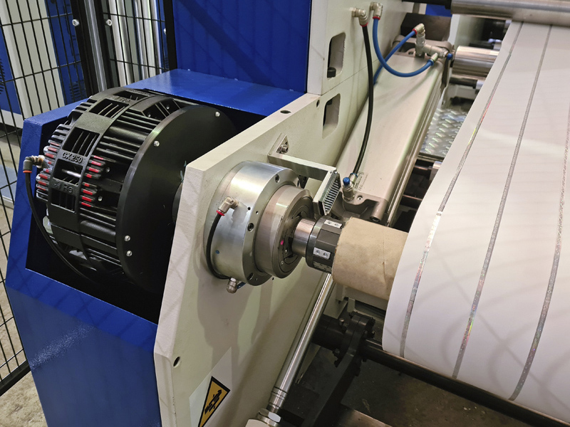 CX.250 avec étrier réduit sur machine d’impression holographique