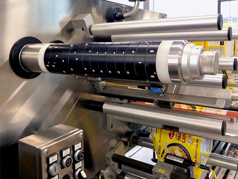 Ejes de fricción cantilever para packaging flexible