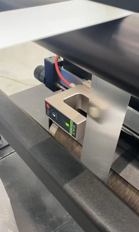 SU-M.25 sensor on packaging machine